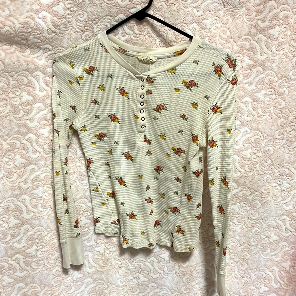 Beautiful Jessica Simpsons floral blouse